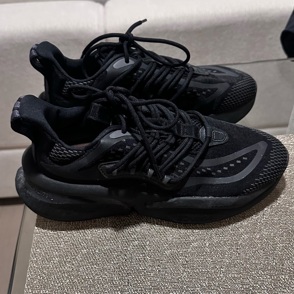 Adidas Alphaboost V1-Size 6.5